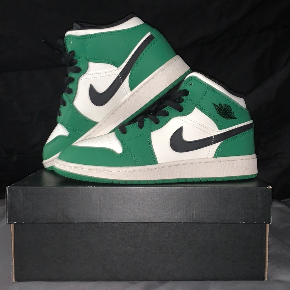 AIR JORDAN 1 MID SE (GS) Pine Green 6Y Youth